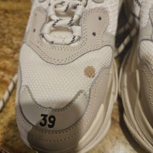 Balenciaga Women's Sneakers in White and Gray